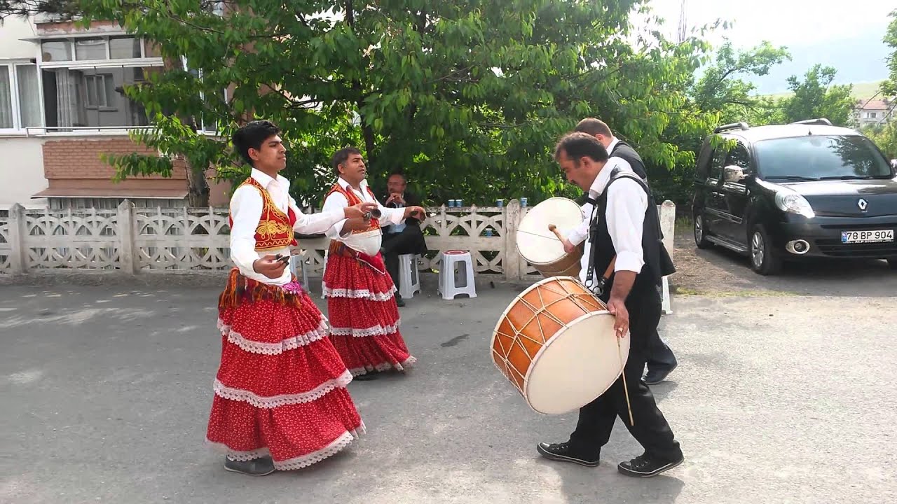 KARABÜK ESKİPAZAR DAVUL ZURNA EKİBİ(davul fasılı) 4