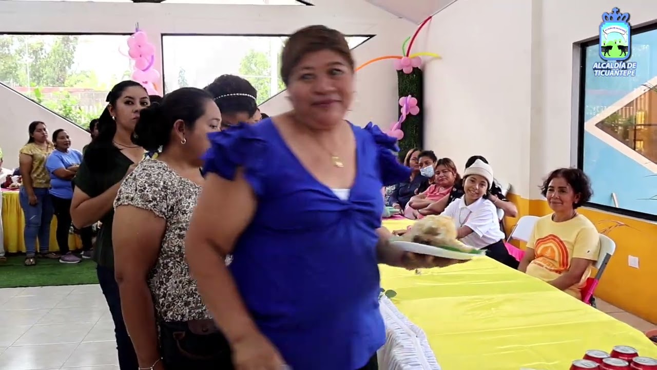 Celebración del Día de la Mujer, con servidoras públicas de la Alcaldía.