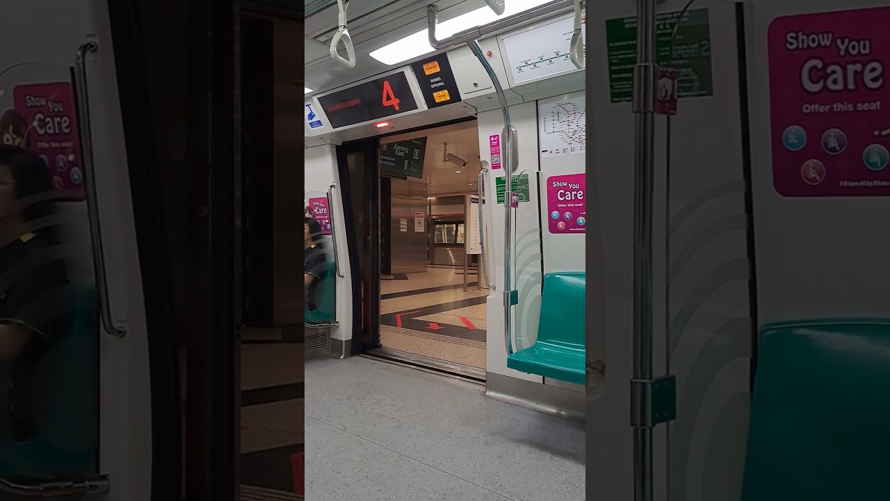 Train Door Closing Announcement - Singapore MRT (SMRT)