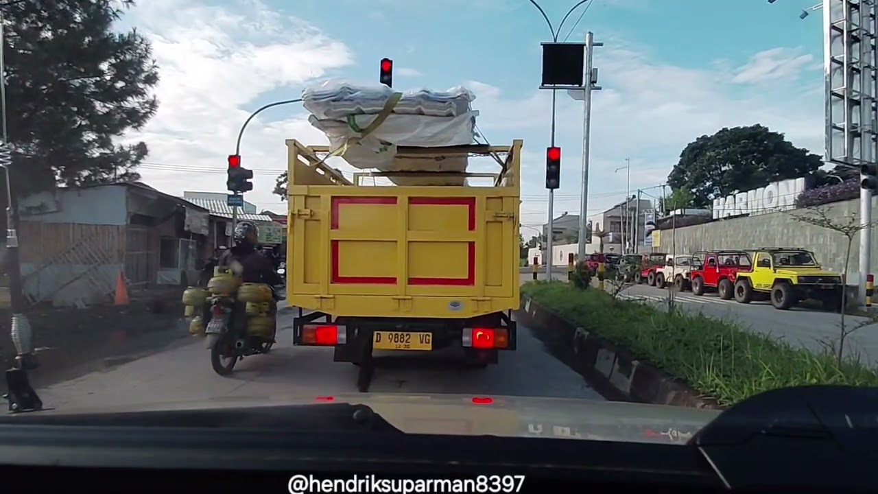 Menikmati pemandangan di sepanjang perjalanan bandung Garut. Jln. Ibrahim Aji