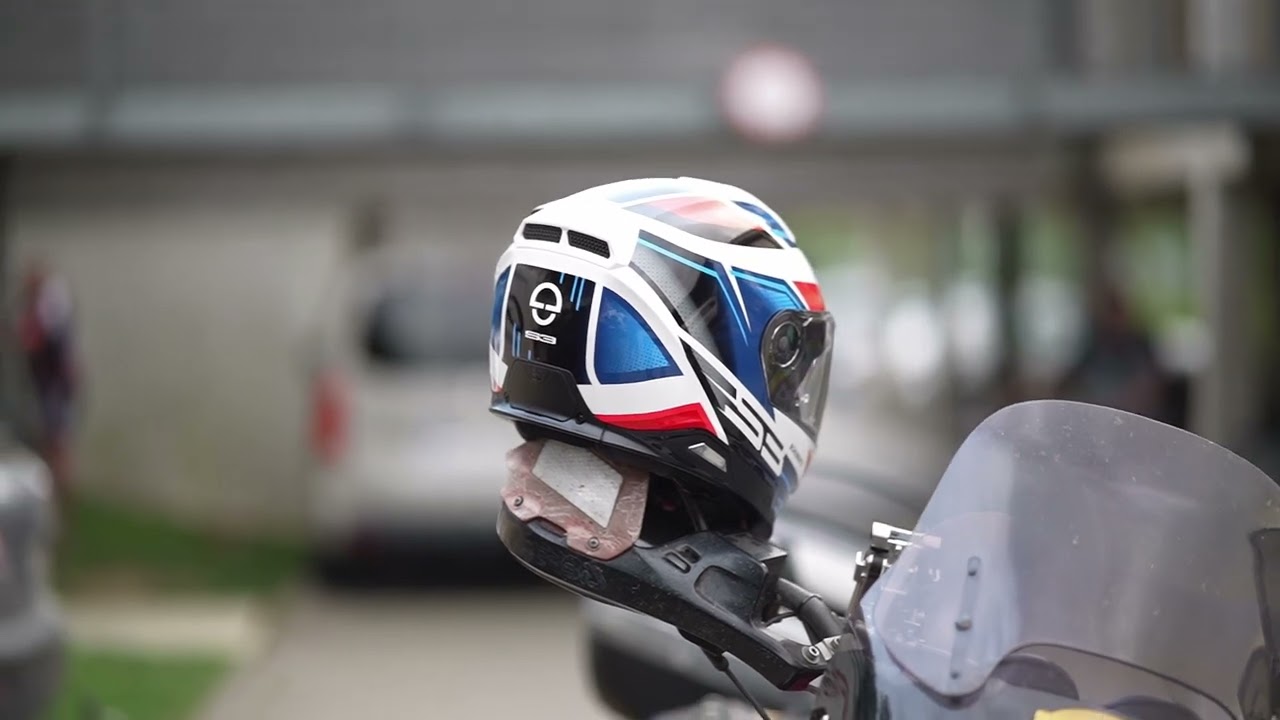 Integr&aacute;ln&iacute; moto helma SCHUBERTH S3 Storm Blue v akci