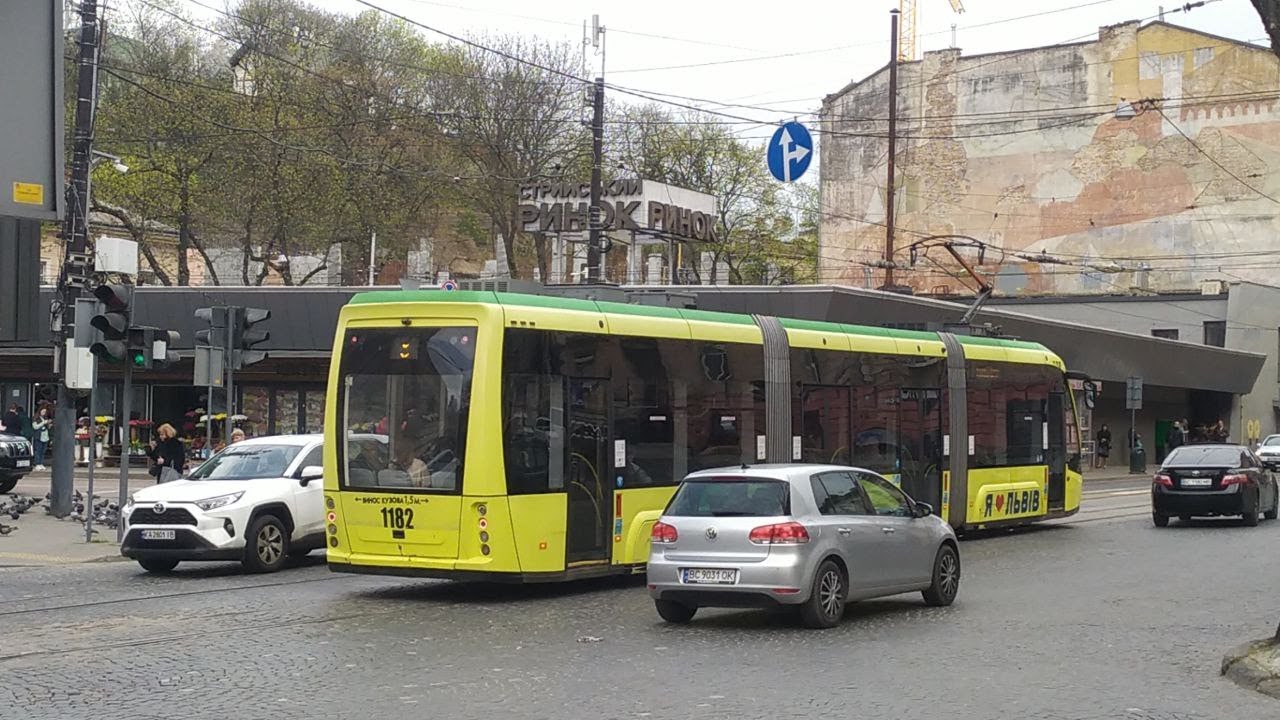 Львів 2023: від Стрийського ринку до фонтану біля парку культури, вулиця Зарицьких