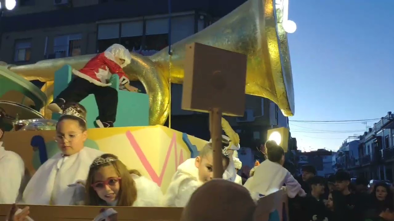 Cabalgata de Reyes Magos de Dos Hermanas 2024 por la Avenida de Andalucía.