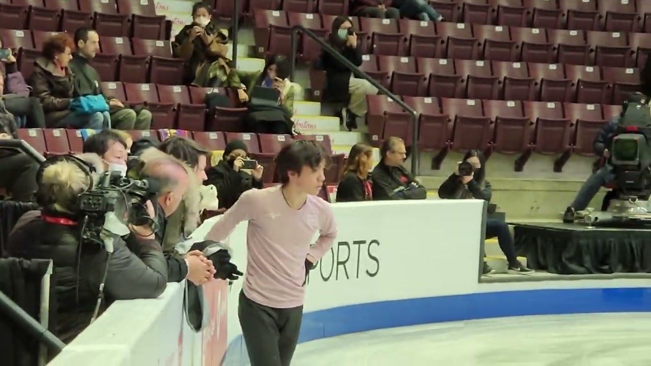 Shoma Uno and Deniss Vasiljevs practice Skate Canada 2022 (bonus Stephane Lambiel)