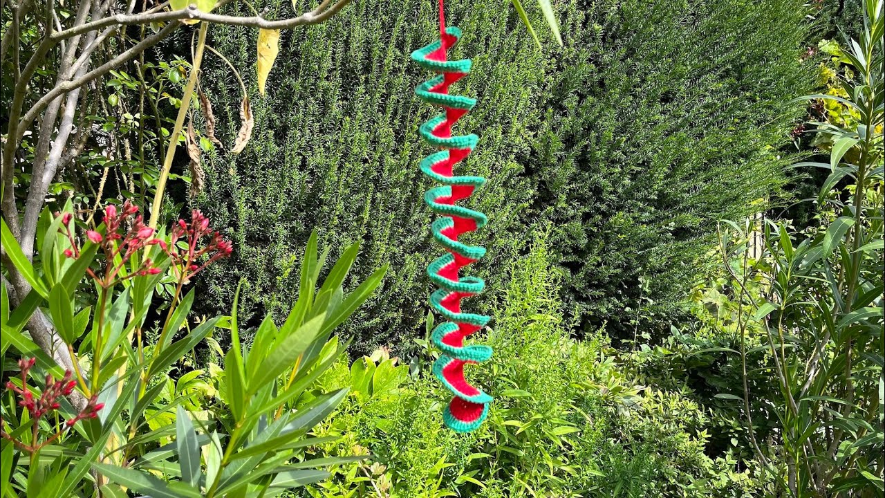 Windspinner in weihnachtlichen Farben häkeln
