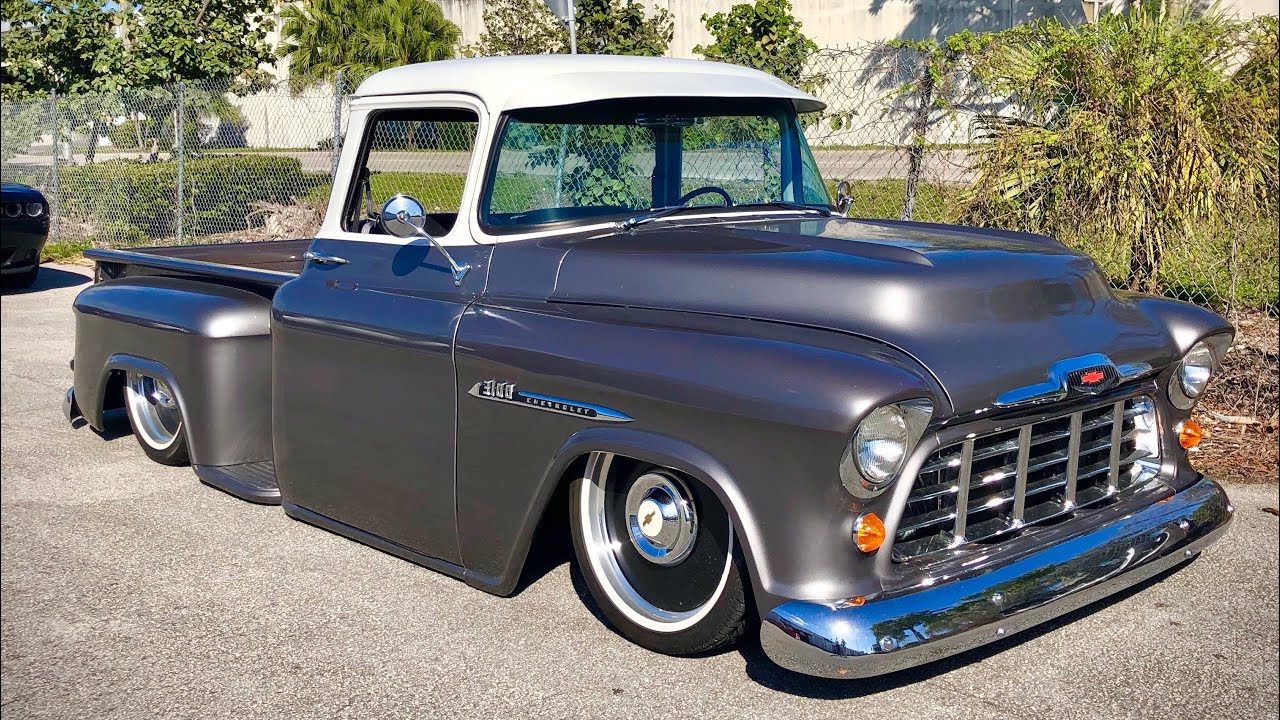 Потрясающая сборка двух грузовиков Chevy, построенных Delmo | Chevy 3100 1955 года, Chevy C10 196...
