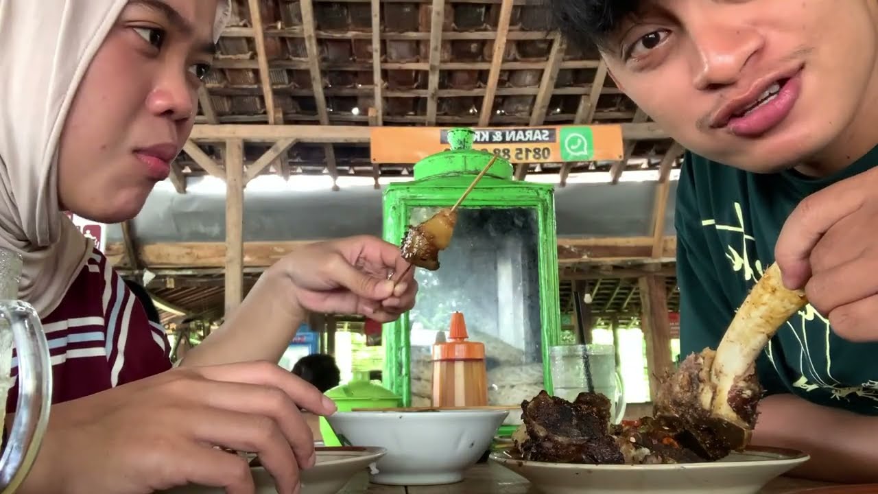 MENCOBA IGA TERENAK DI JOGJA ?... MAKAN ALA FOOD VLOGER... Makan Enak part1