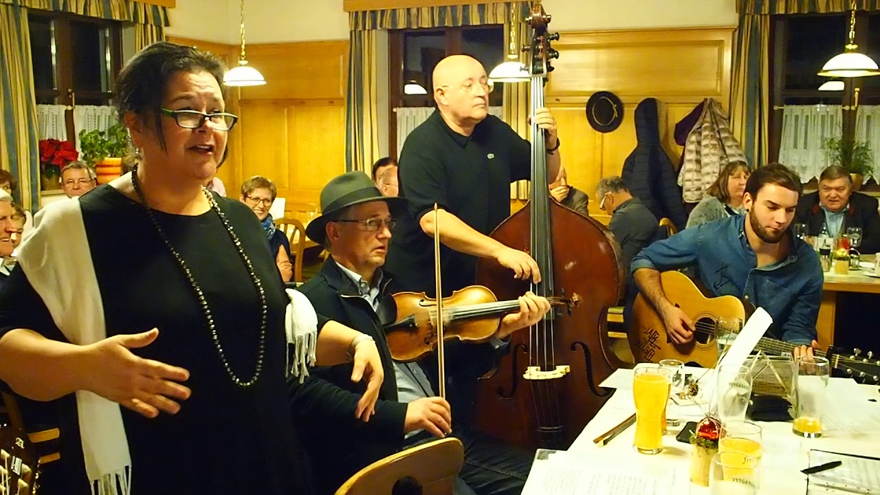 Schön ist so ein Ringelspiel interpretiert von Sissi Pfann