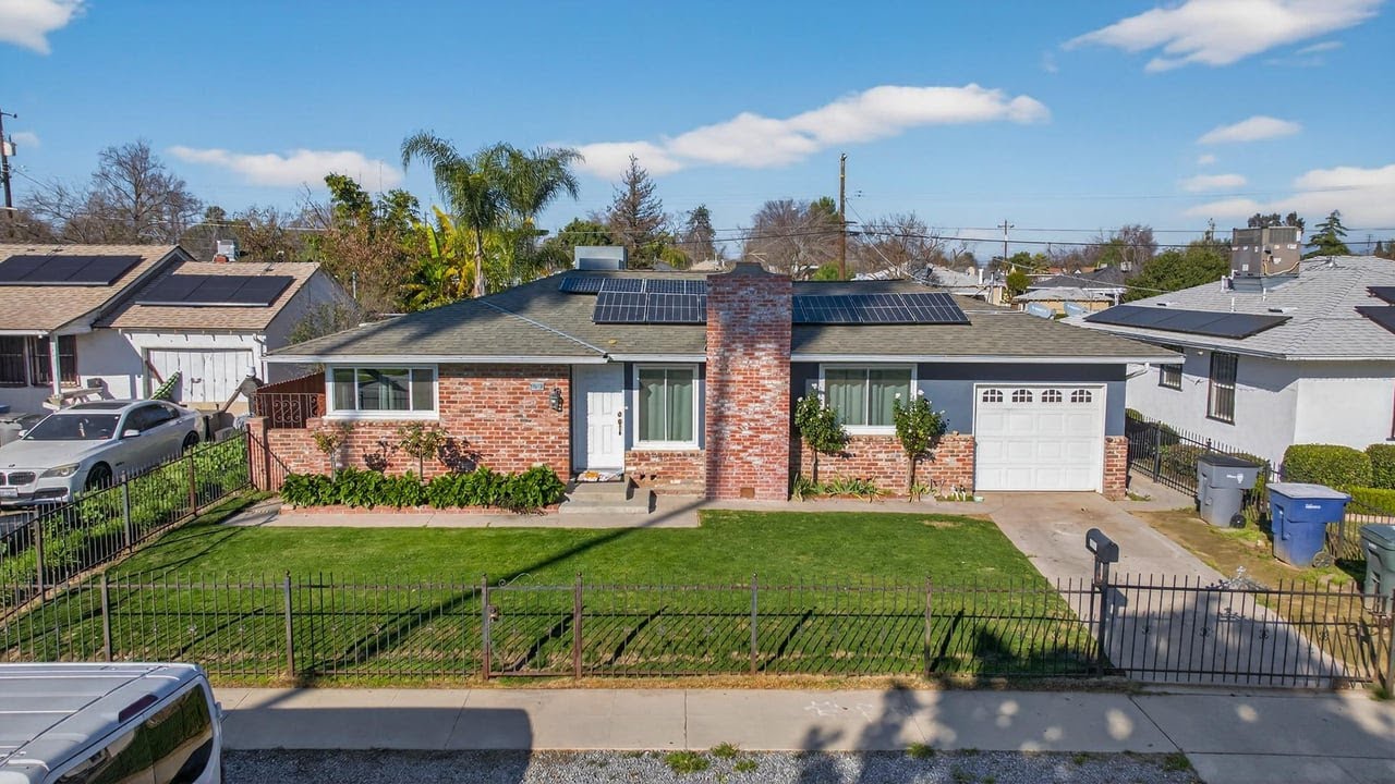 1524 W Fountain Way, Fresno, CA