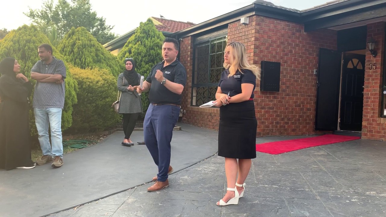35 Rostron Way, Roxburgh Park - Full Auction - Jason Padula Real Estate