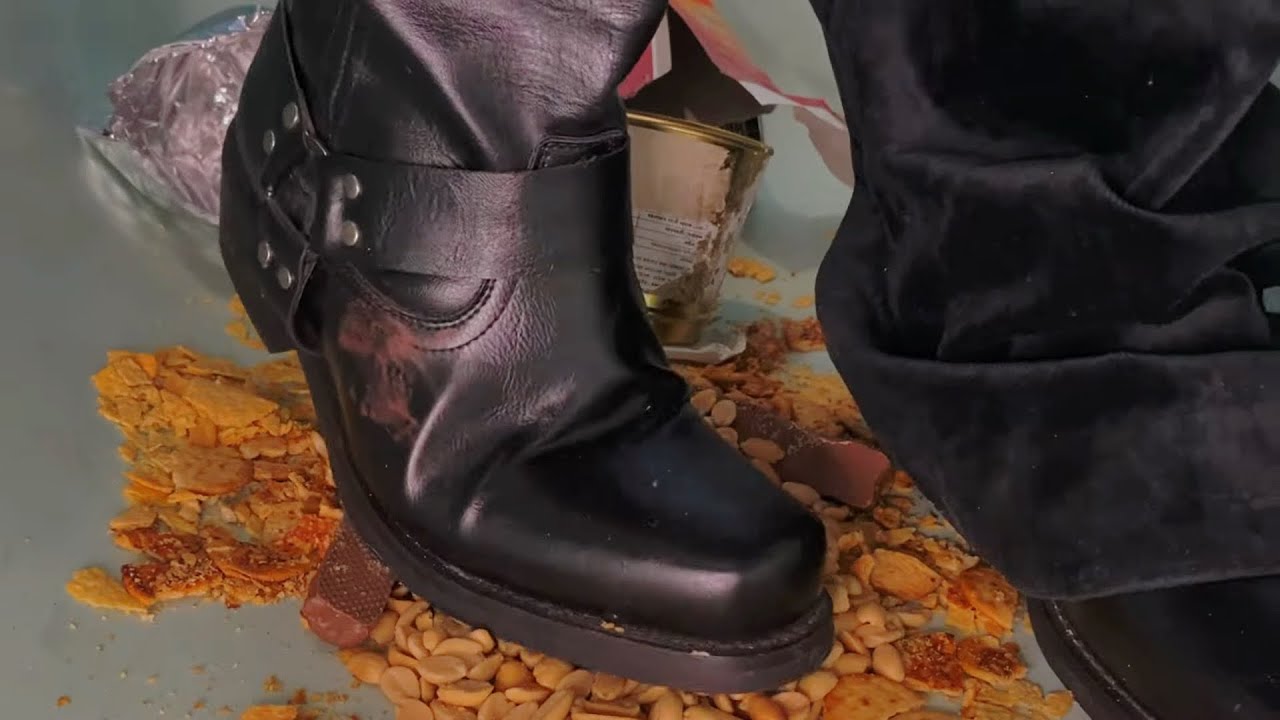 CRUSHING SNACKS WITH HARNESS BOOTS  🫗🥜🍕