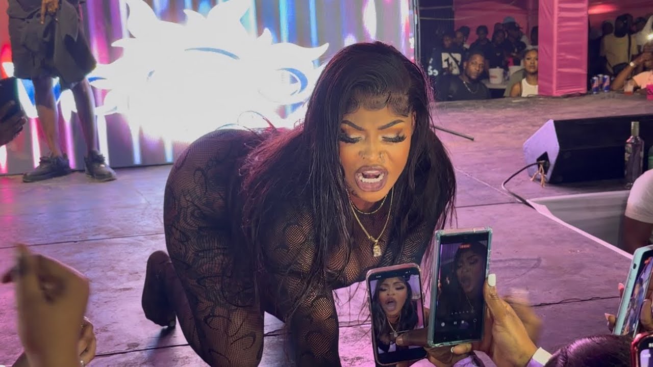 When Khandy Tear Off Har Wig N Mash Up Dolly Pon Di Beach, Live Performance