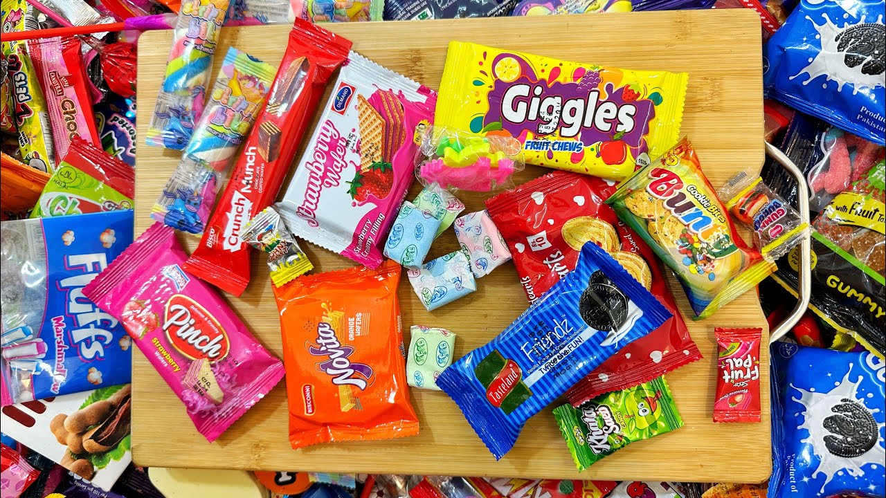 Crunch & Munch Sweet Chocolates | Cute Rainbow Free Candies,Chocolates and Lollipops Unpacking