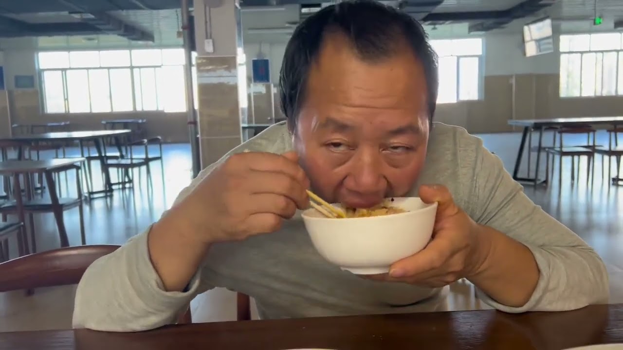 586  二娃生病住院期间得到很多姐妹们的关心,在这里特别的感谢大家，二娃在这医院住了几天现在已经好了，明天就可以出院了