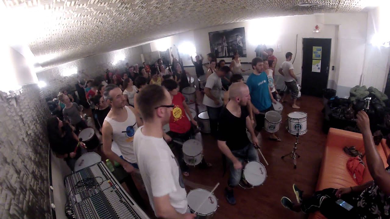 SAMBA REGGAE COM MERENGUE - Olodum - Stage Mestre Memeu - Novembre 2014