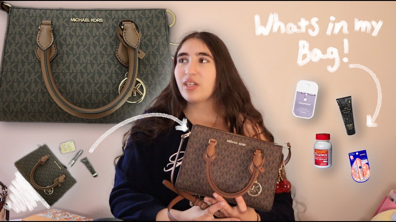 Realistic what's in my Bag!