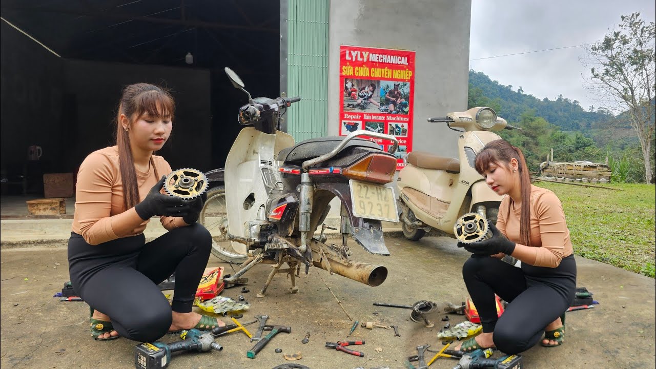 The girl replaced the sprocket and chain on her Thai-made Dream motorcycle.