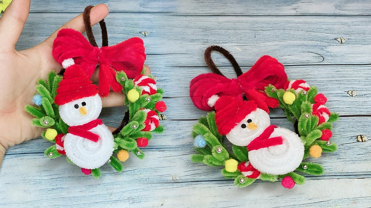 DIY Christmas wreath ornament with Chenille Wire - Chenille Stem Christmas Wreath - Christmas Decor