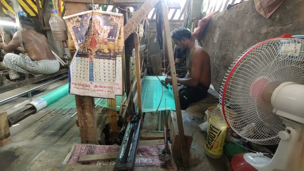 our weaver making handloom pattu saree Surya Handlooms mangalagiri 9059519868