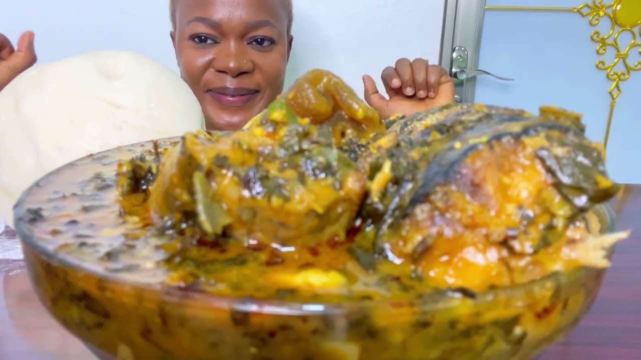 ASMR Bitter leaf Soup, Cow feet and cow skin with fufu mukbang