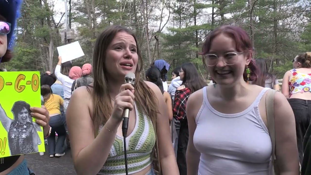2024 Boston Marathon - Wellesley College Scream Tunnel