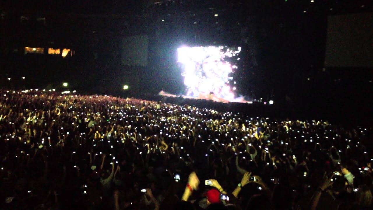 Swedish House Mafia at Friends Arena, Intro ID / Greyhound