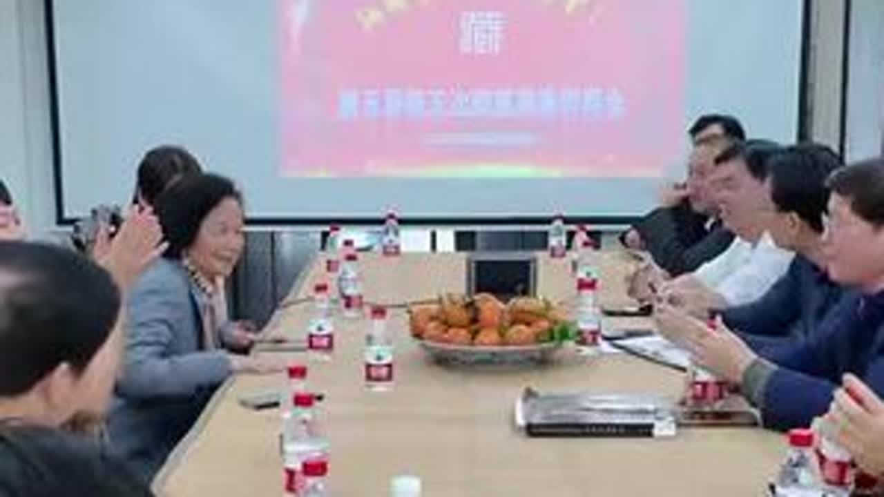 汕头市收藏家协会名誉会长杨婵贞董事长在新春团拜会上精采发言