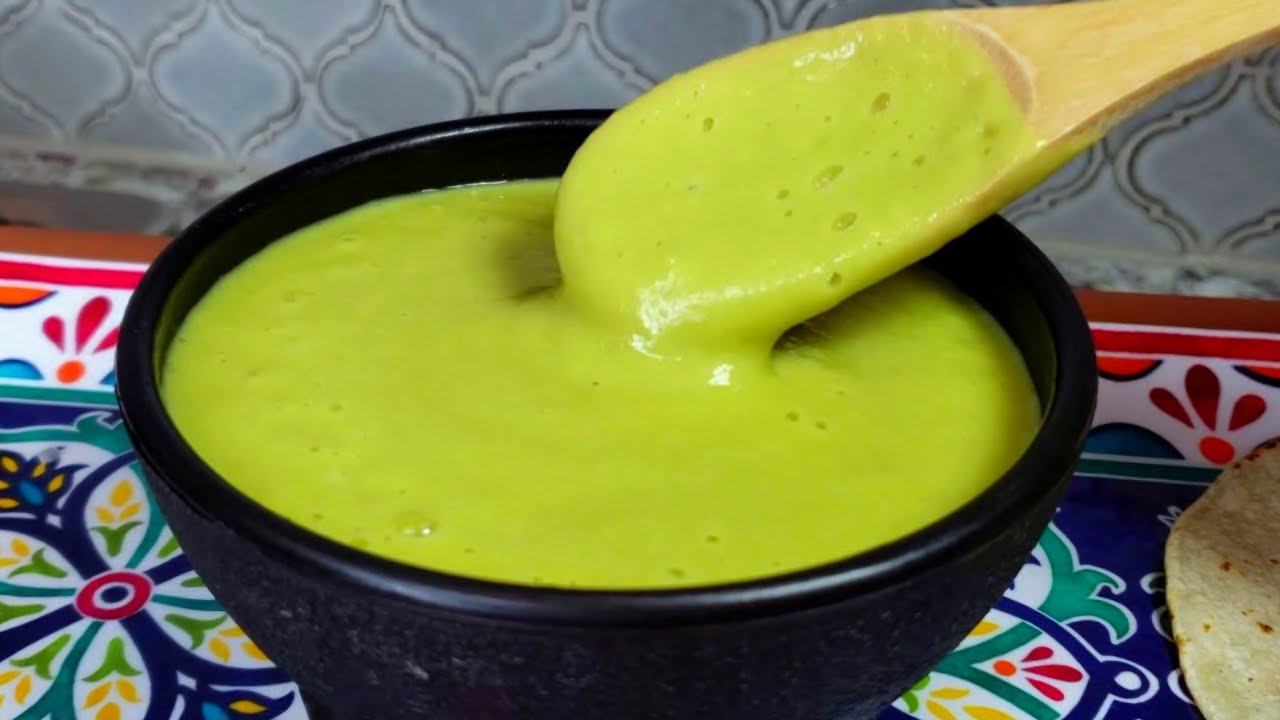 The secrect to Fake-out Guacamole Salsa the Taquerias use | Creamy Green Salsa EASY!