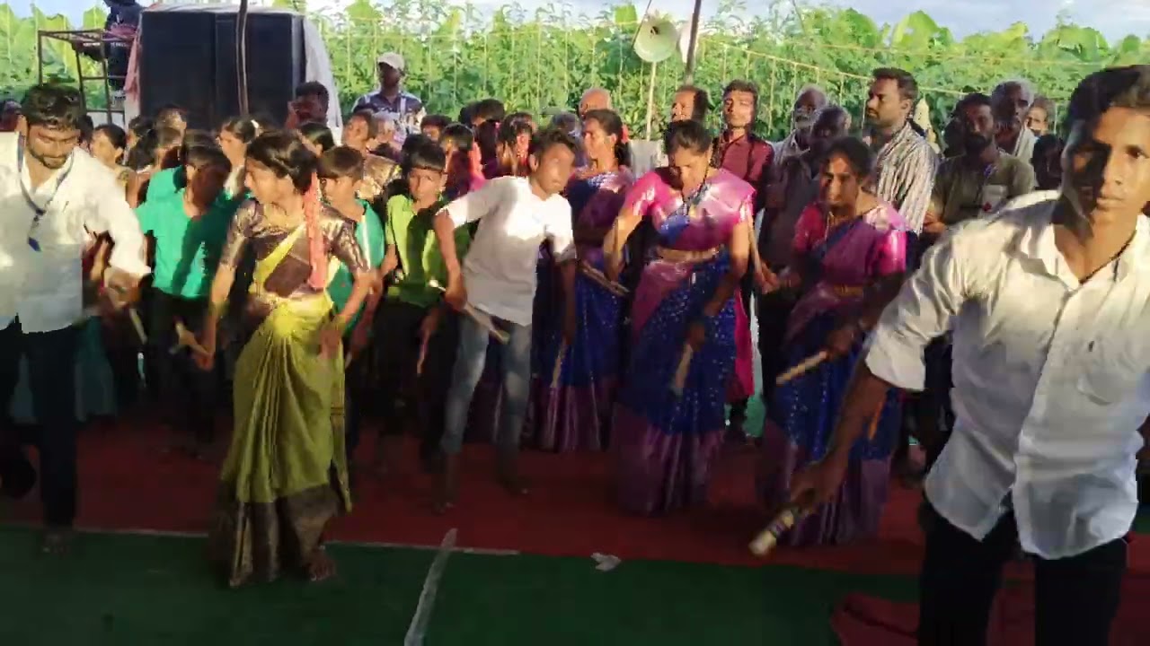 అందమైన దాన సాంగ్ కొండయ్య స్వామి సన్నిధి నందు అశోక్ కోలాట బృందం మైదుకూరు