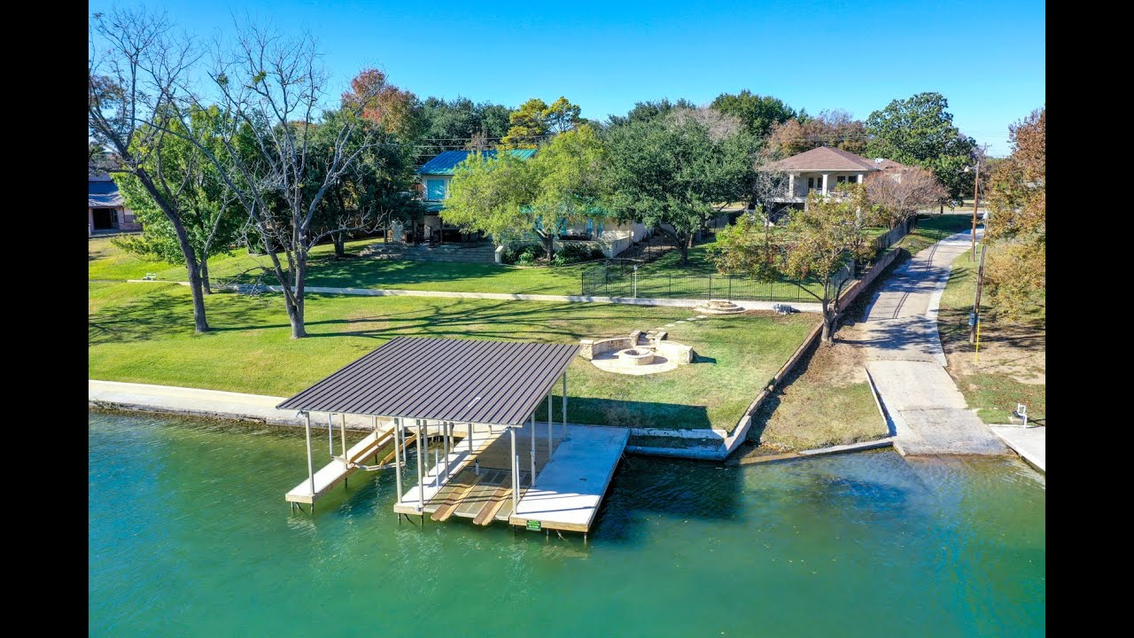 1702 Bluebonnet Lane For Sale on Lake LBJ