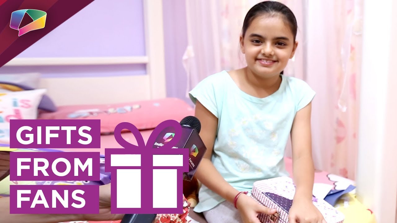 Ruhanika Dhawan Receives A Gift From Her Fan | Exclusive