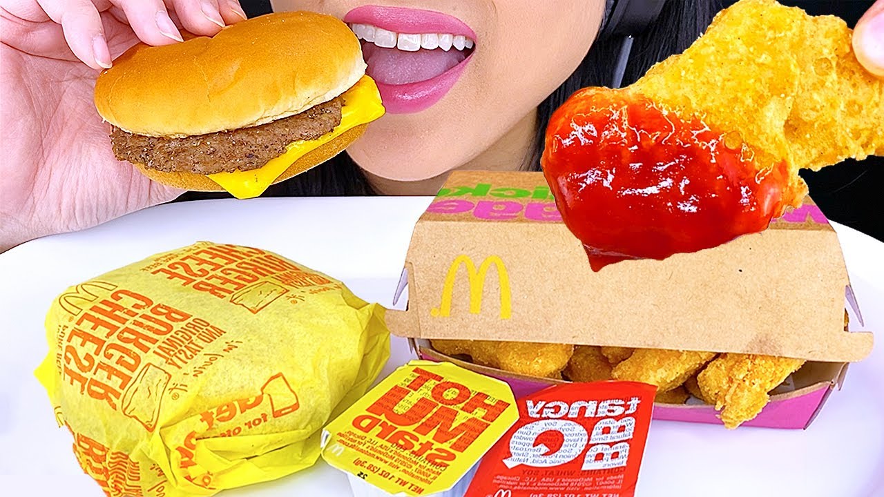 ASMR McDonald's CHEESEBURGER & CHICKEN NUGGETS Eating Sounds (Mukbang) ASMR Phan