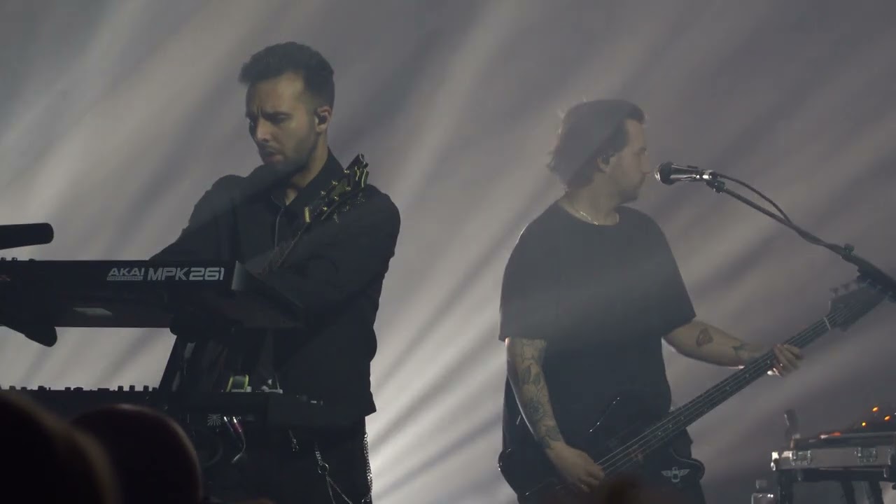 Nothing But Thieves 