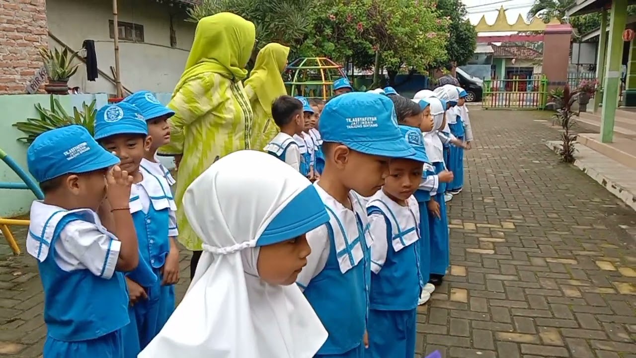 Upacara Hari Senin full