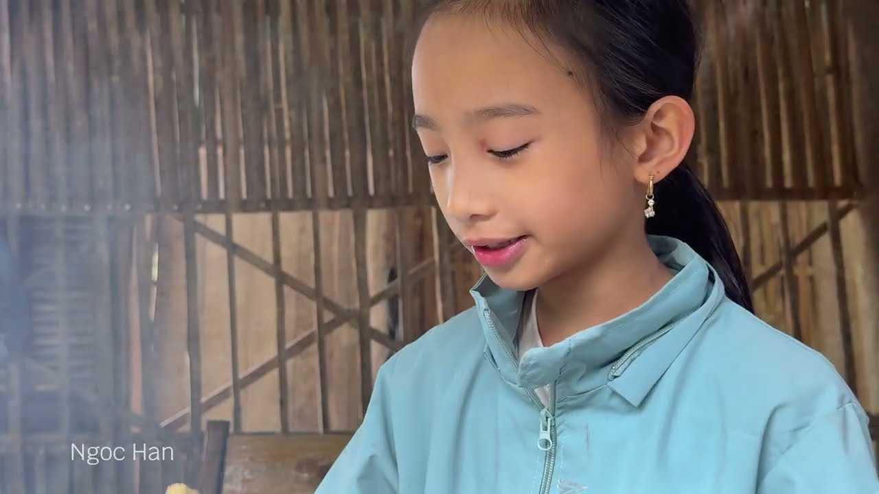 Хан заботится о домашних животных. Чу Донг готовит морепродукты, чтобы угостить Нгок Хана.