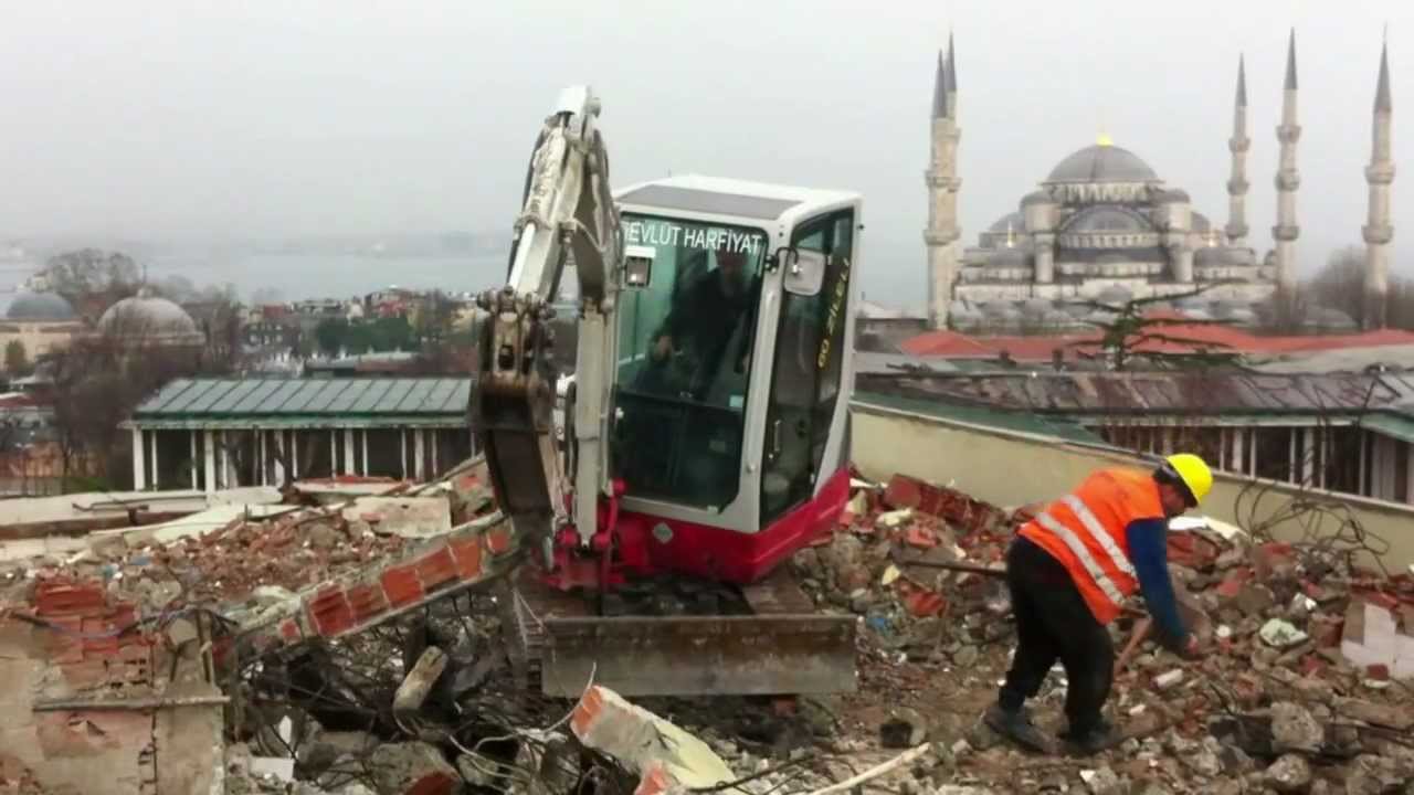 Takeuchi TB 228 Mini Ekskavatör Sultanahmet bina yıkım ve kırım Video