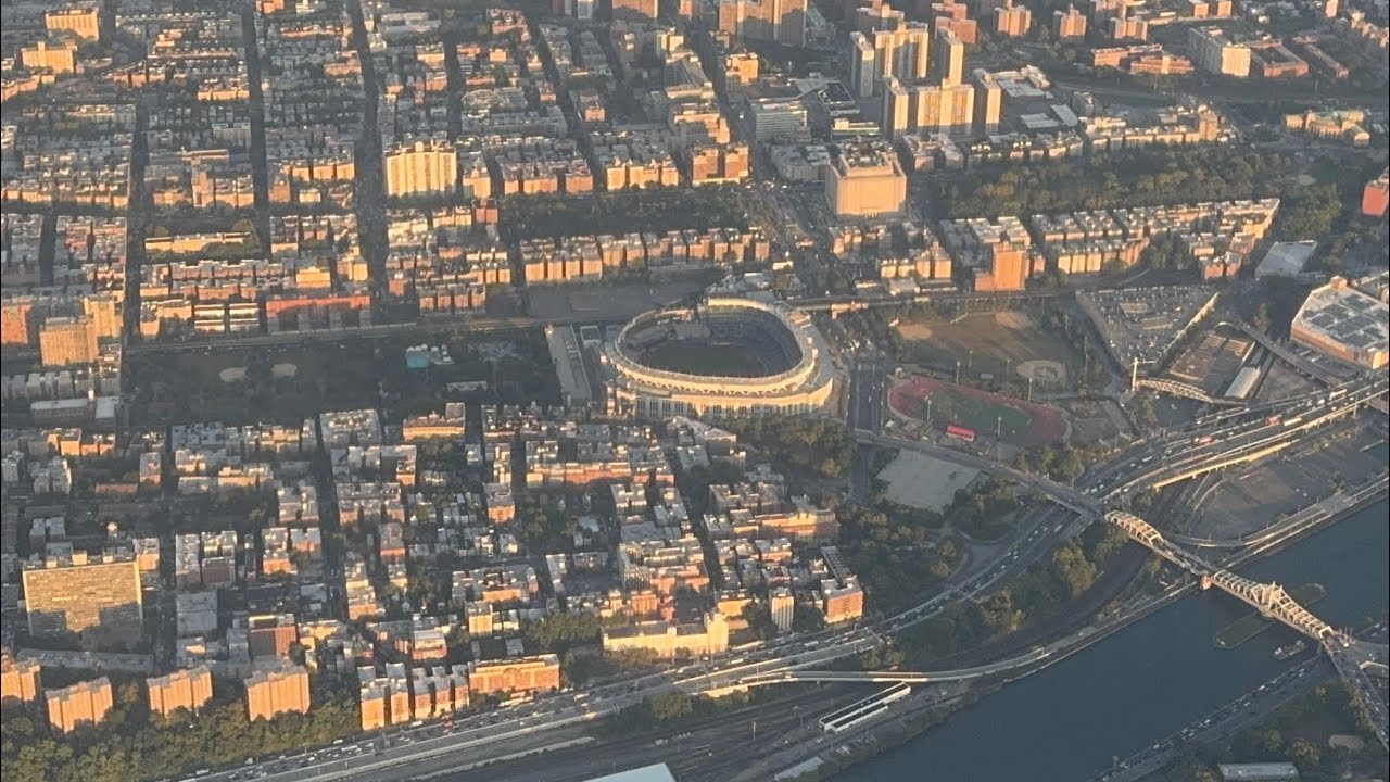 Delta E170 sunset landing in New York (LaGuardia) 
