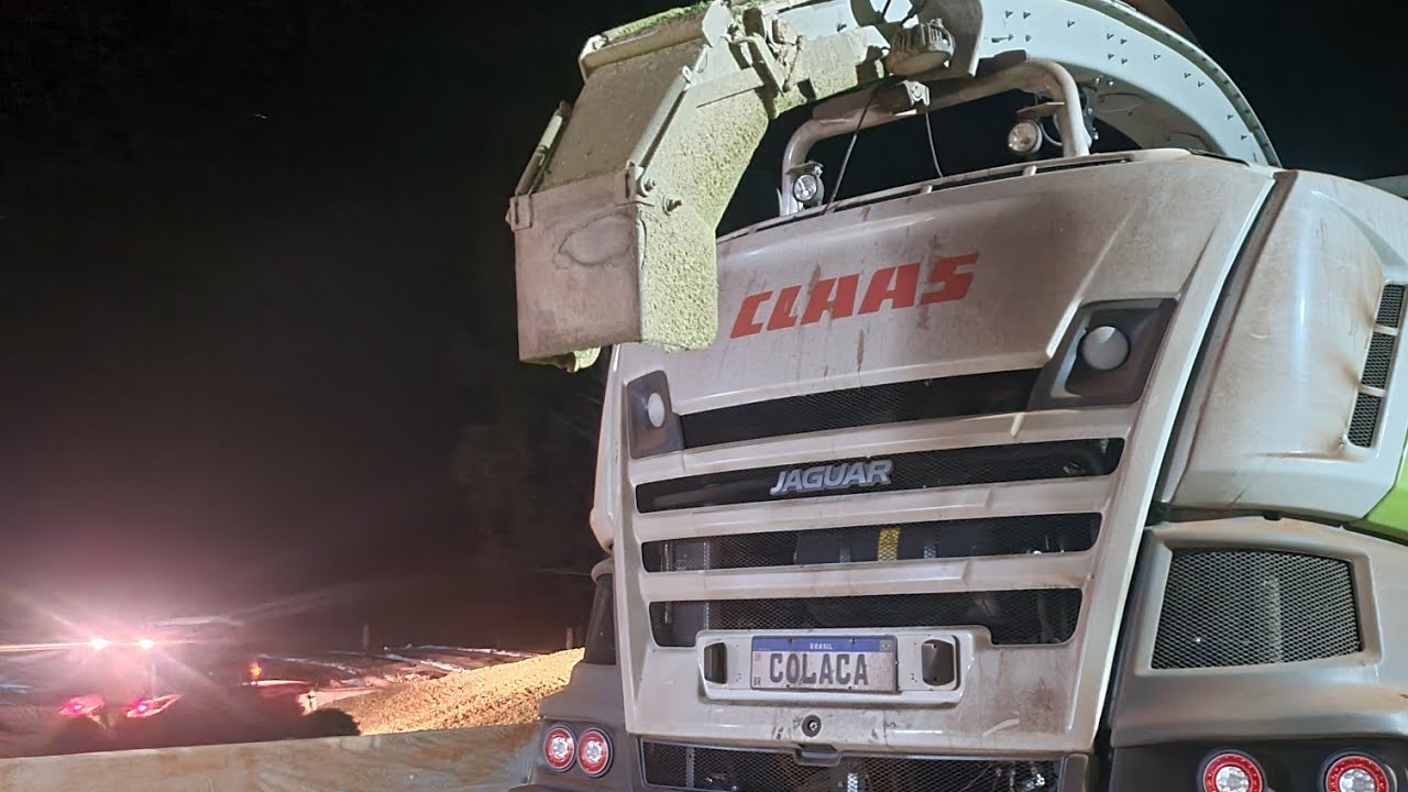 Carreguei 4 caçambas  de silagem em menos de 20 minutos com a Claas Jaguar 860