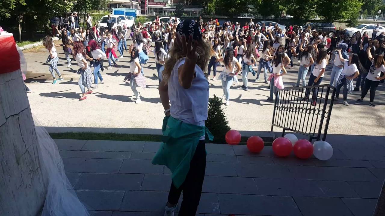 YILDIRIM BEYAZIT MESLEKİ VE TEKNİK ANADOLU LİSESİ  19 MAYIS DANS ŞÖLENİ