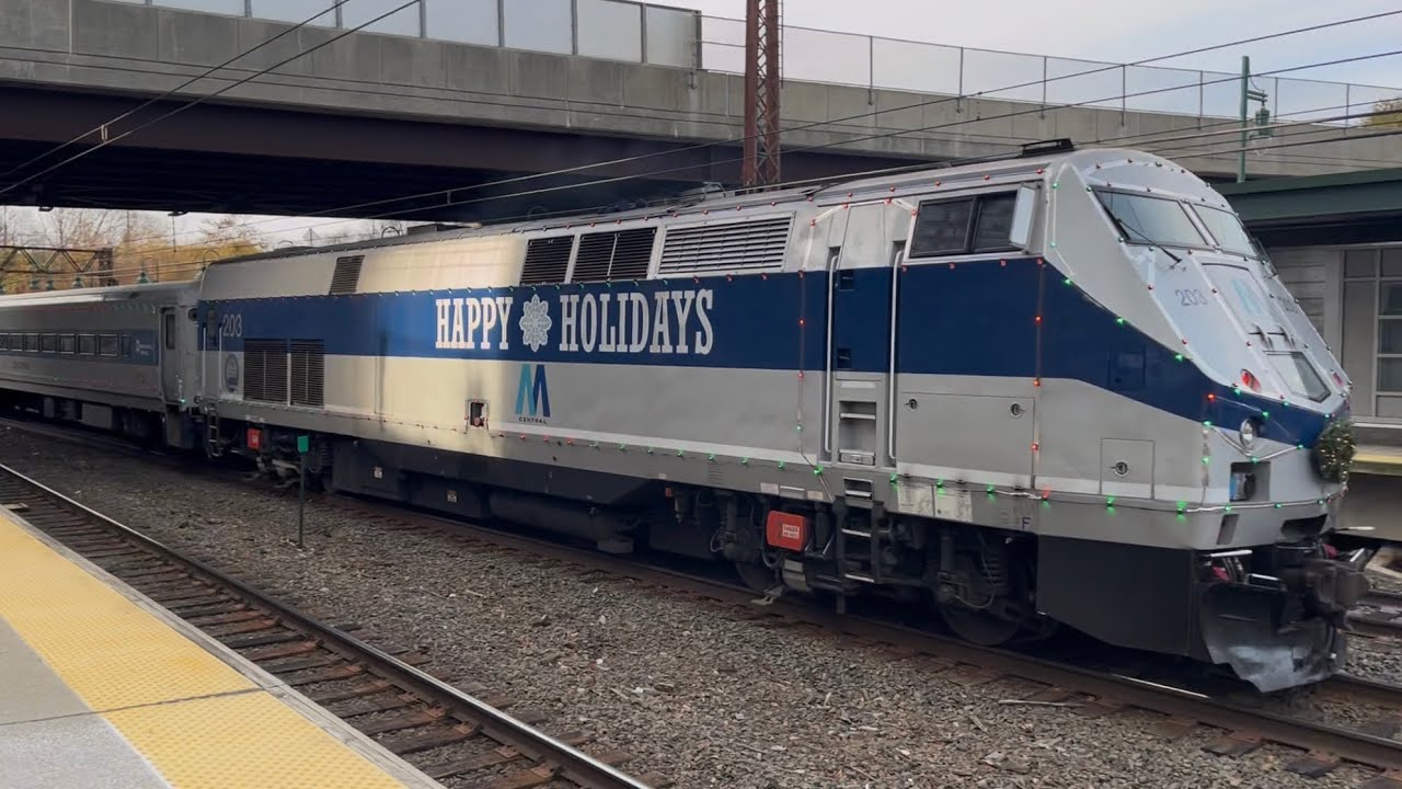 MTA MNRR / Amtrak: New Haven Line, Danbury and Northeast Corridor AM Rush Hour Trains @ New Rochelle