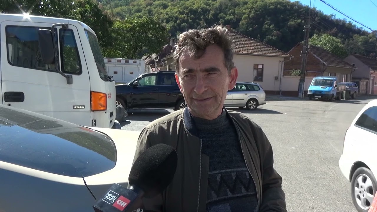 Lupi pe strazile din Berzasca in Caras Severin