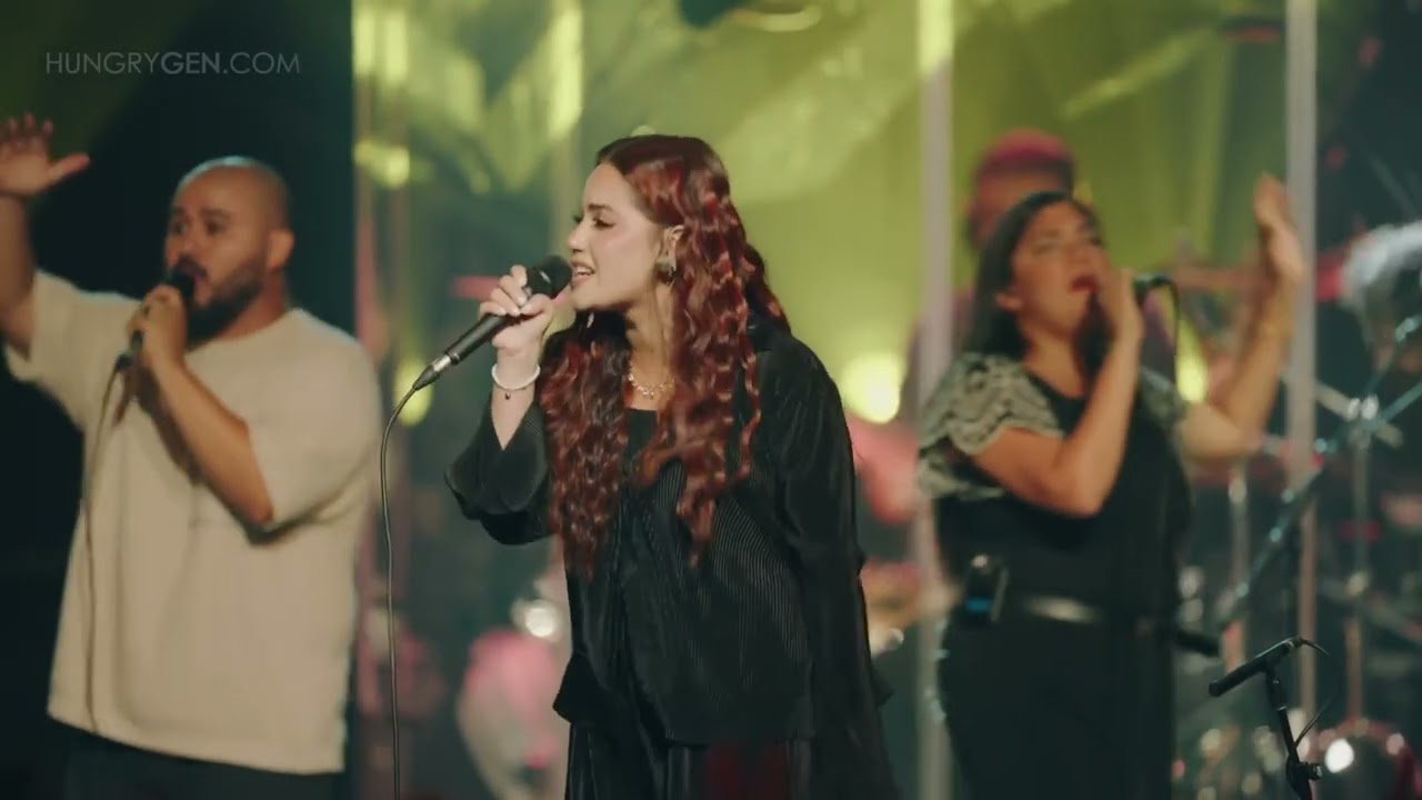 Soaking in God’s Presence   35 Minutes of Worship with Laila Olivera