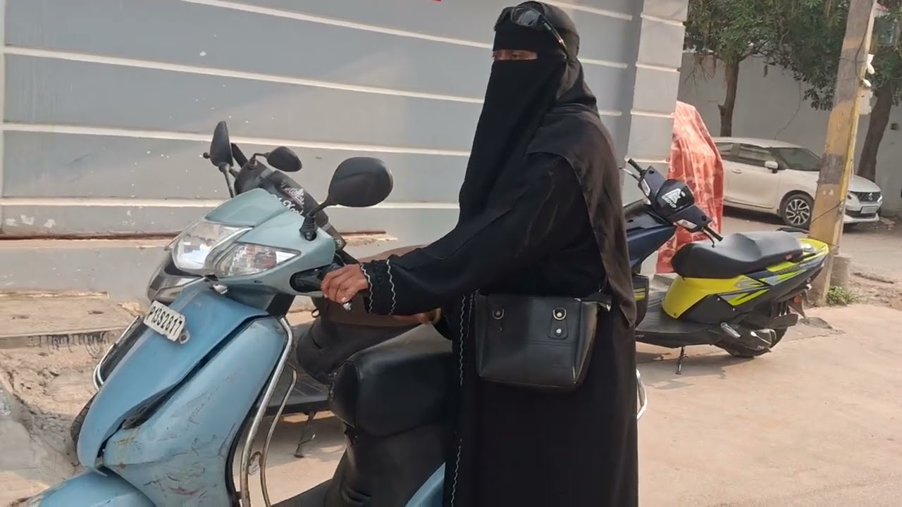 Basics of handling scooty without starting it part 1