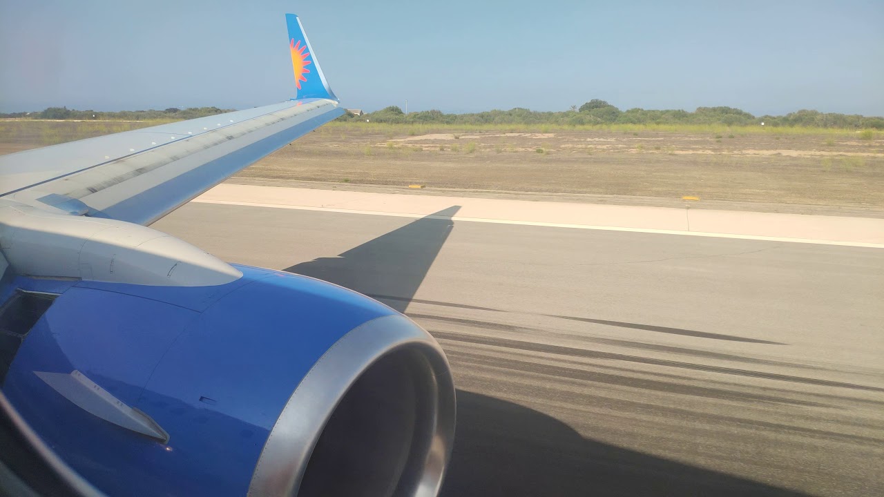 Menorca Airport Landing - Jet2 Holidays Boeing 737-808 (G-DRTD)