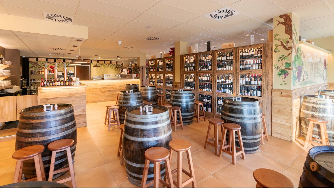 Muebles y Estanterias para Vinaterías y Tiendas Gourmet