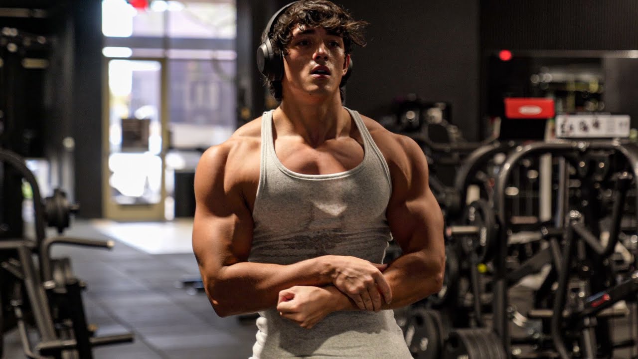 ARM WORKOUT | Losing my mind in the kitchen