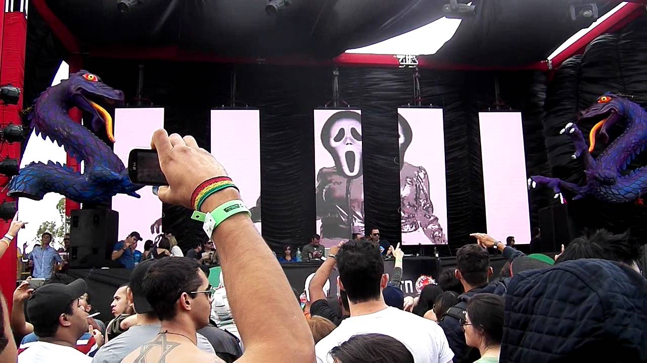 Sesto Sento Mysterious Ways (Live) Playground 2012