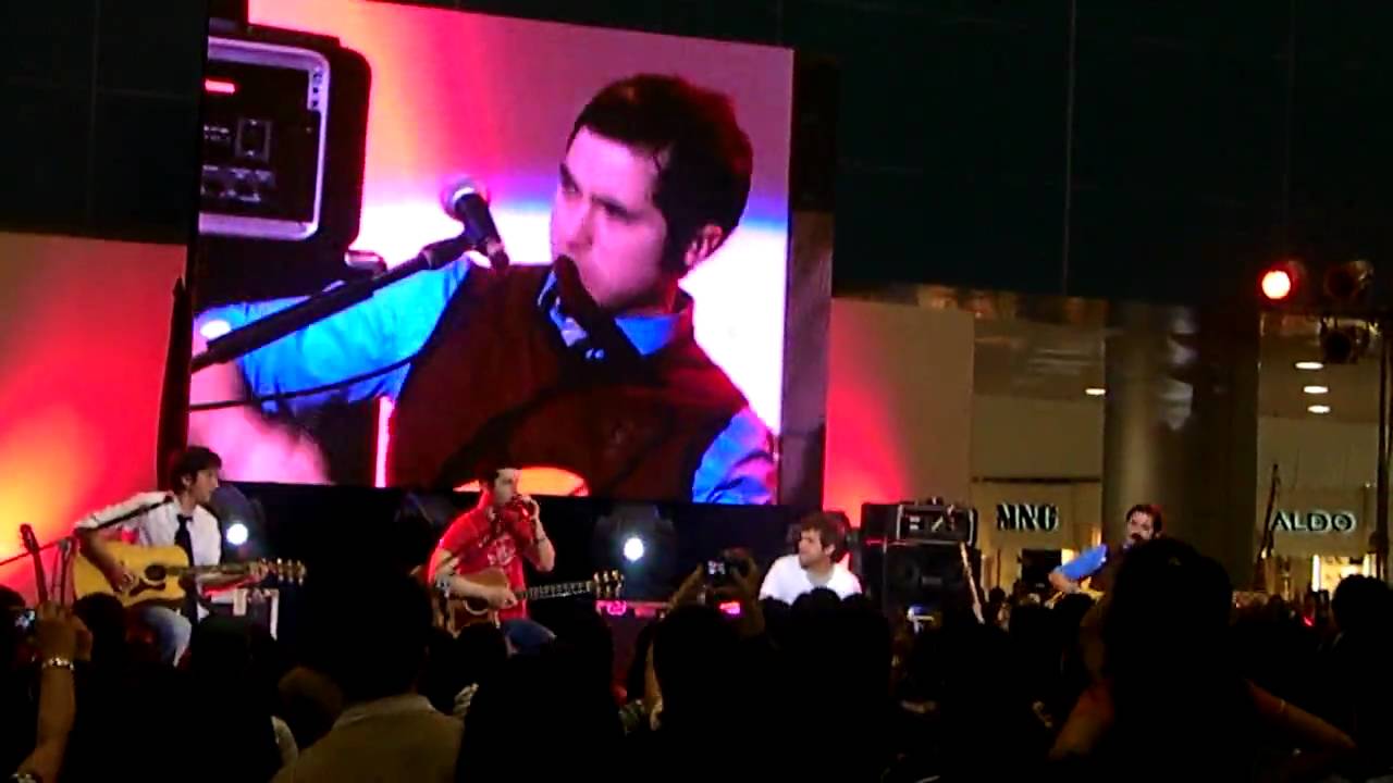 Boyce Avenue Live - SM North Edsa - Bleeding Love