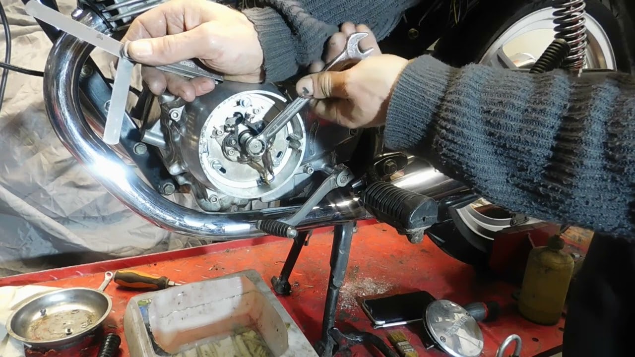 Как отрегулировать изношенные точки или винты на Honda 125 Twin