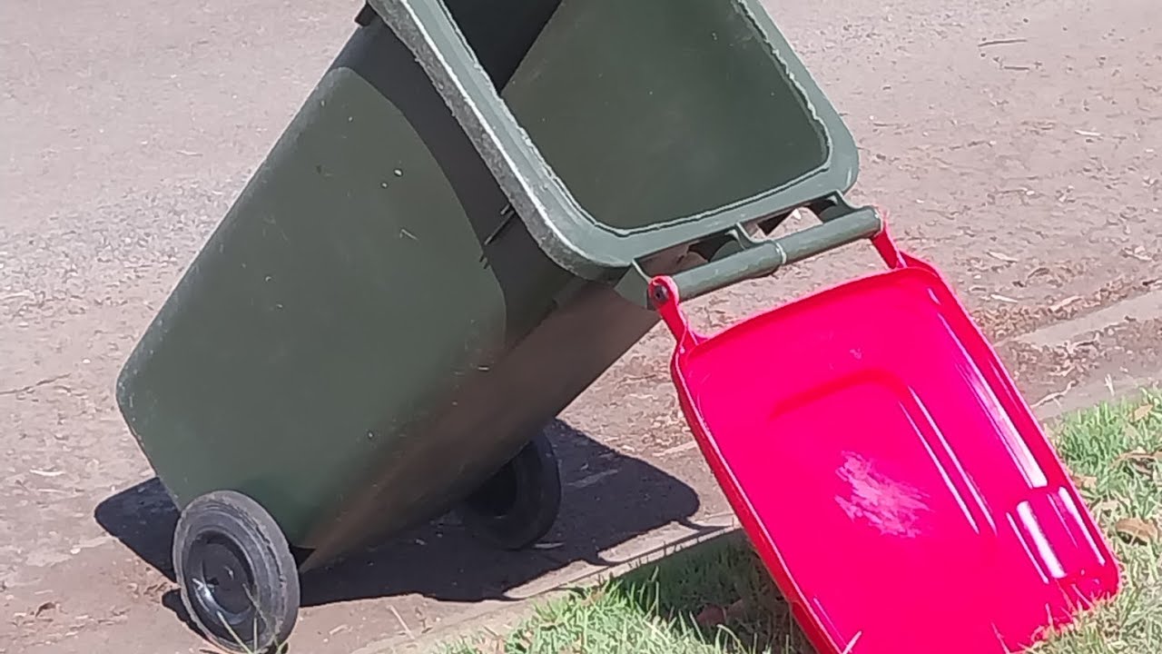 Hawkesbury garbage 2 + overflowing bins